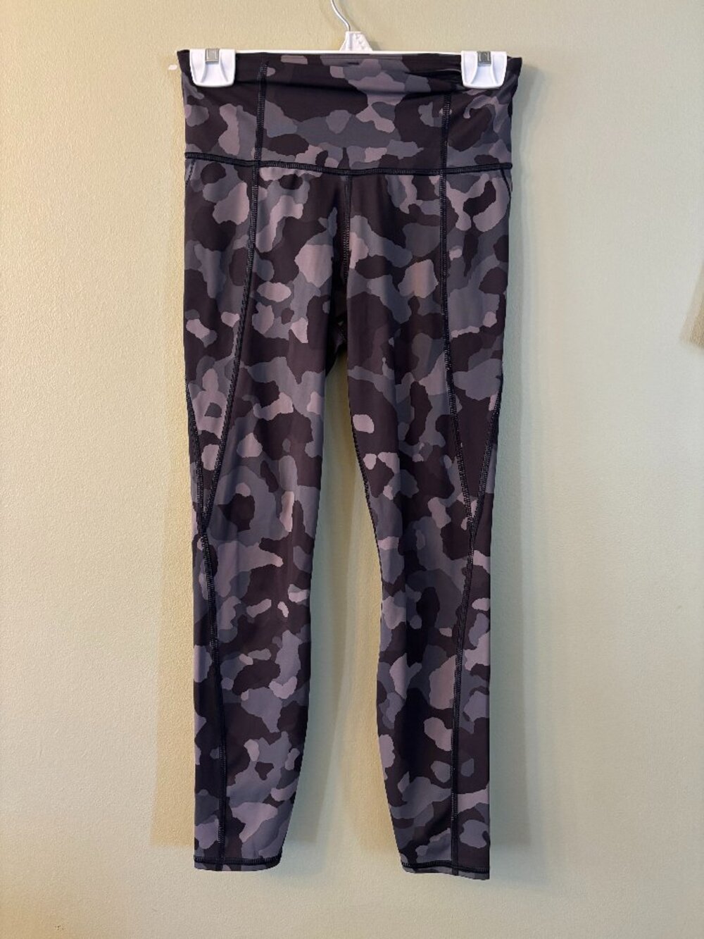 Athleta Lightning Camo 7/8 Tight Black Grey XS Like New Never Worn